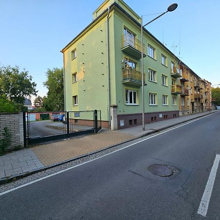 Apartman Opava S Parkovanim Ngoại thất bức ảnh