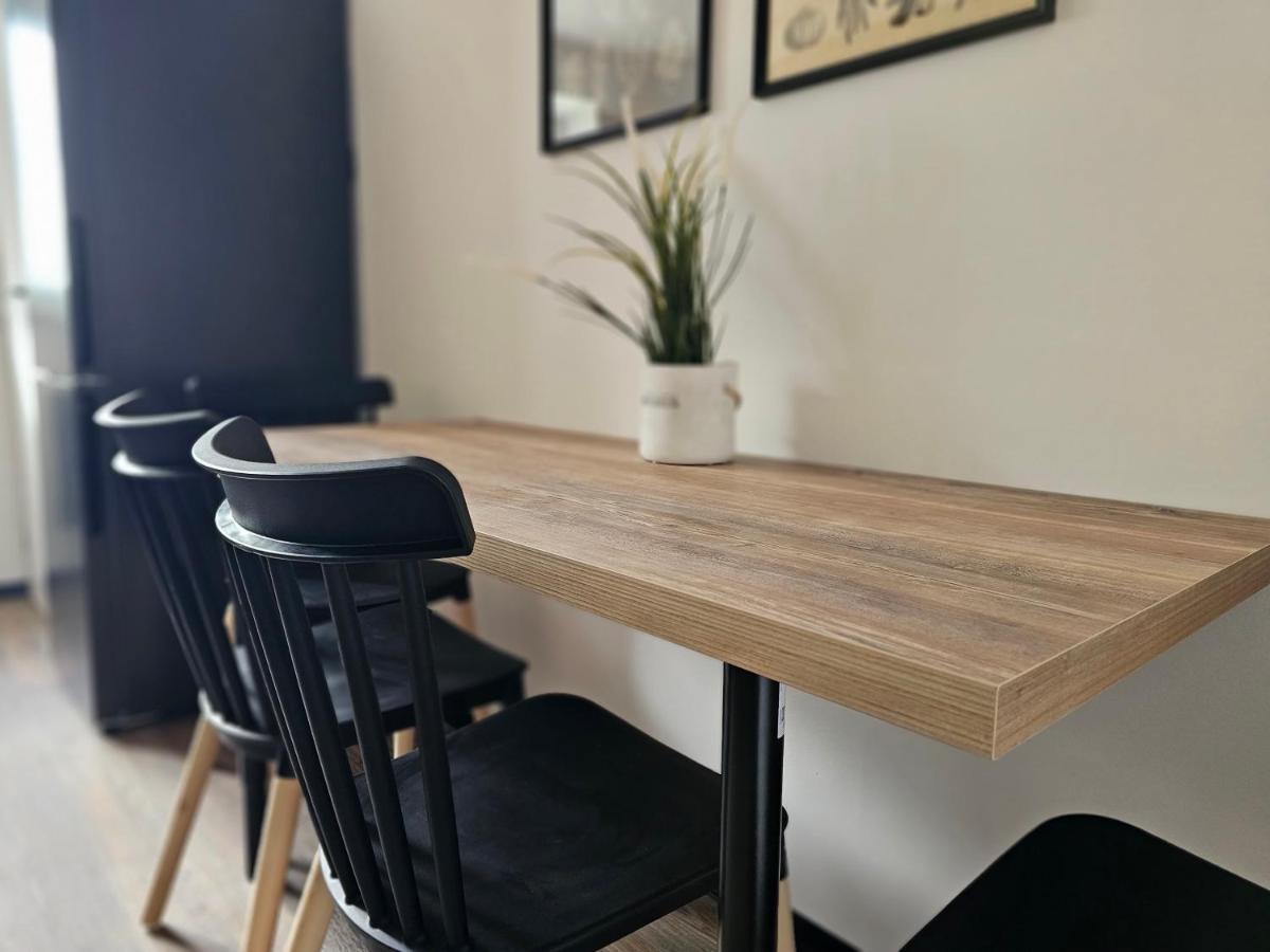 Apartman Opava S Parkovanim Ngoại thất bức ảnh
