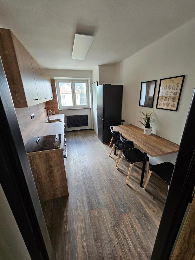 Apartman Opava S Parkovanim Ngoại thất bức ảnh