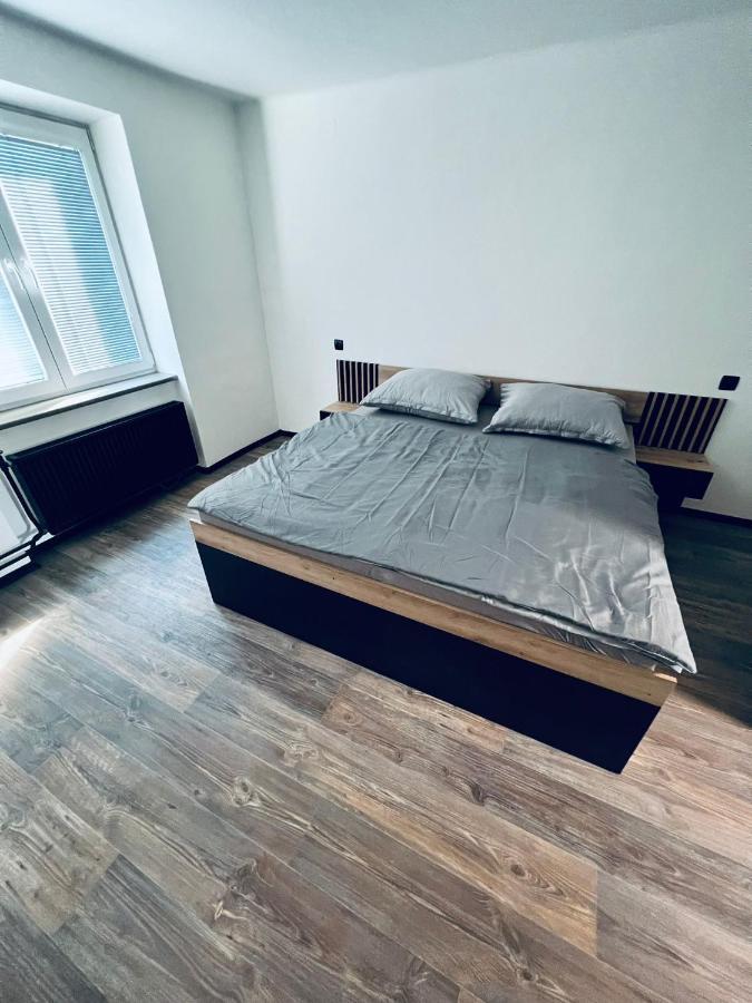 Apartman Opava S Parkovanim Ngoại thất bức ảnh