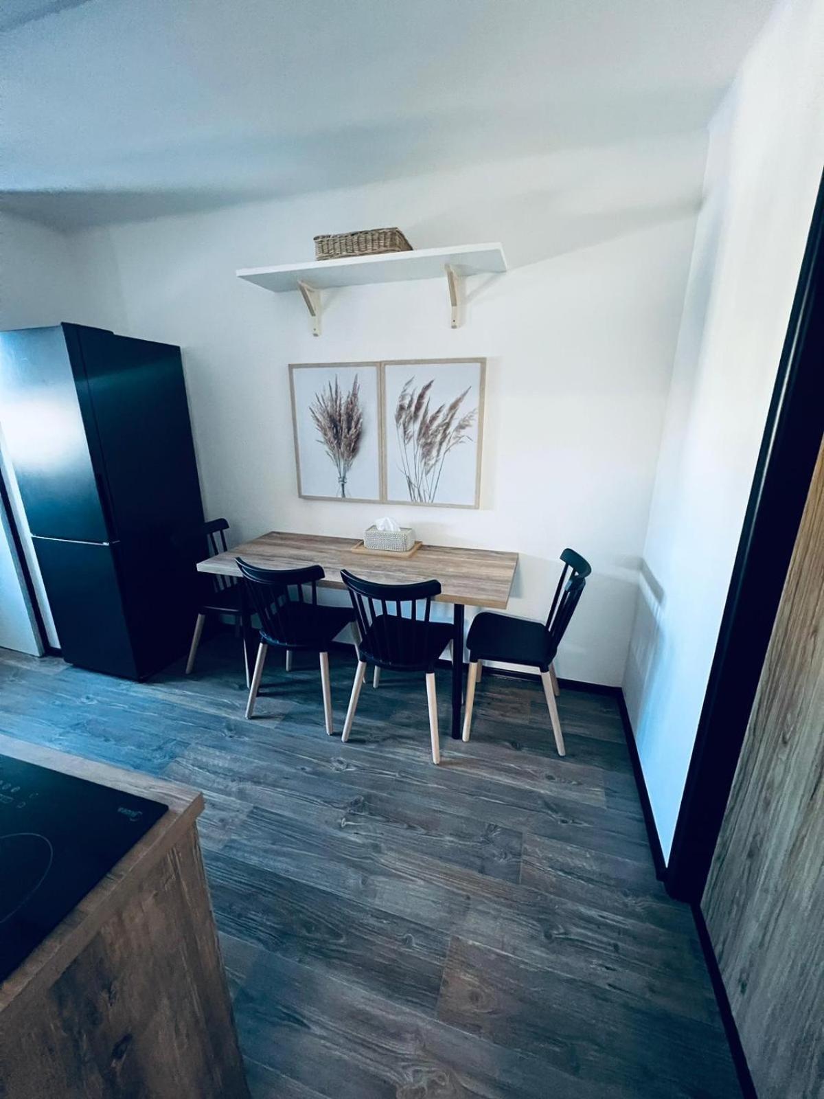 Apartman Opava S Parkovanim Ngoại thất bức ảnh